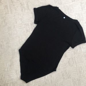 Yogalicious black short sleeve v-neck bodysuit Size Large, EUC